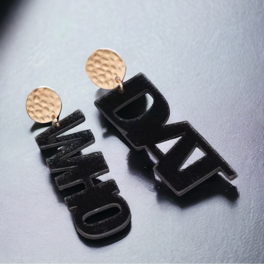 Get Your Game On: NWT New Orleans Saints Who Dat Dangle Earrings! Black & Gold - Picture 4 of 4